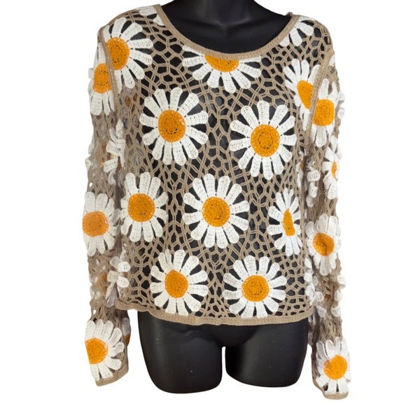 Rebellion Tops - a Rebellion Jr Long Sleeve Daisy Crochet Top intricate floral pattern small
